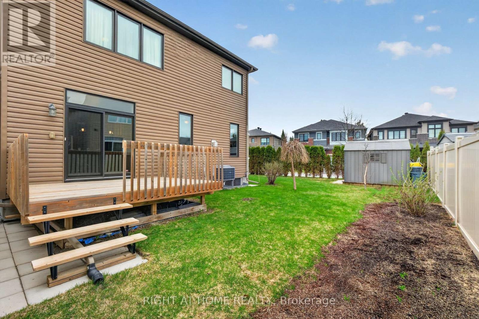 44 Hawks Landing Crescent