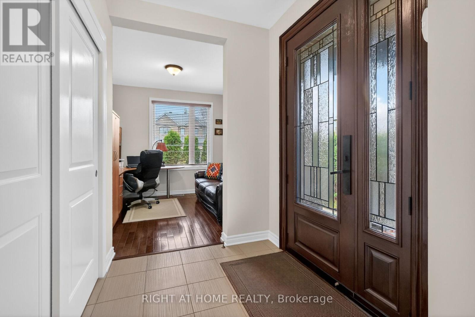 44 Hawks Landing Crescent