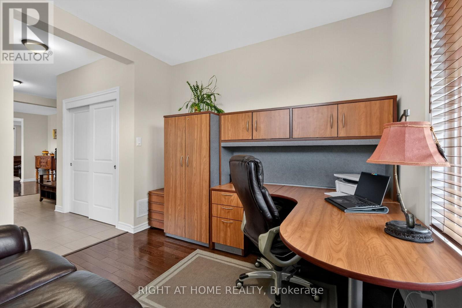44 Hawks Landing Crescent