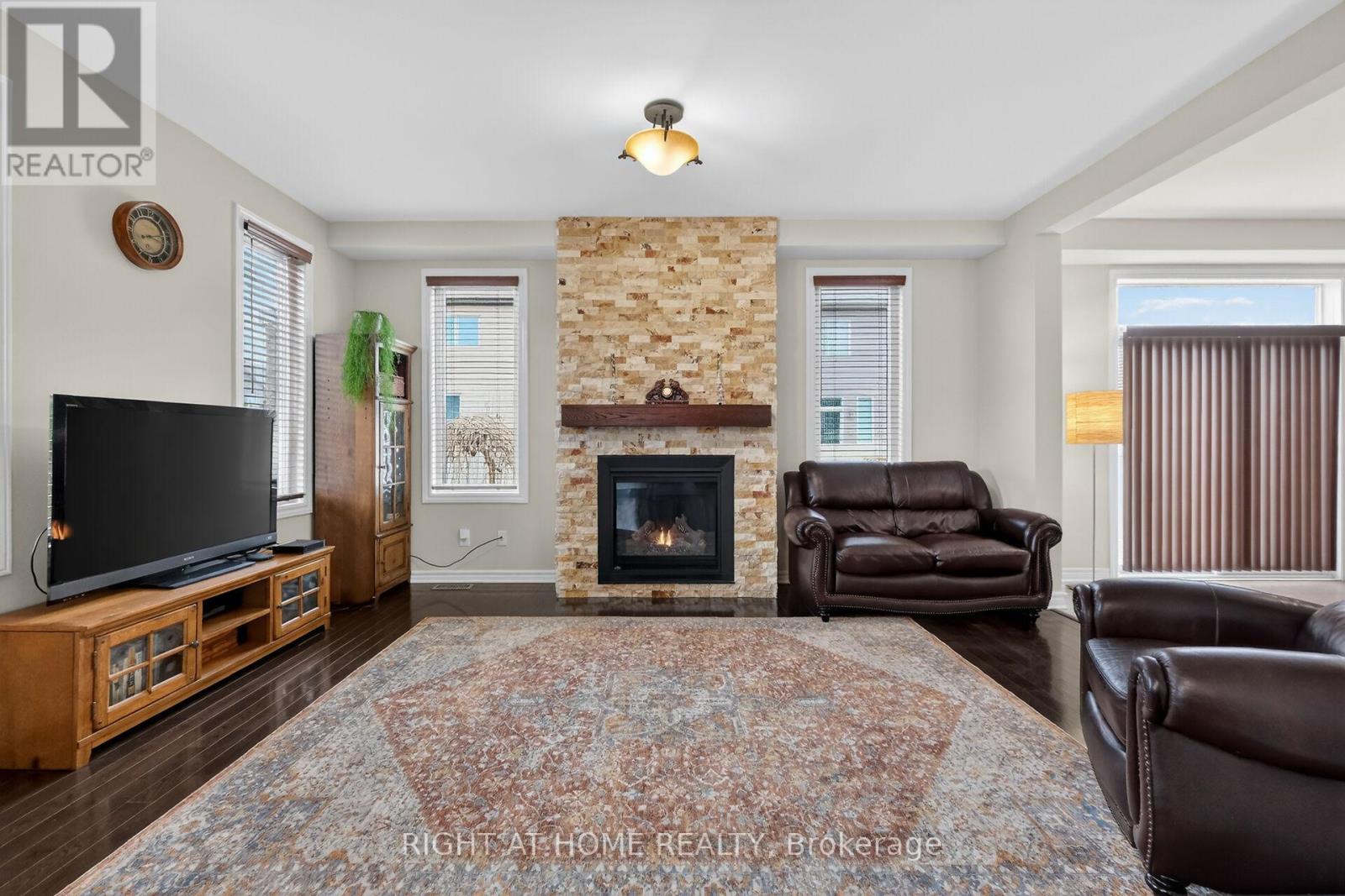 44 Hawks Landing Crescent