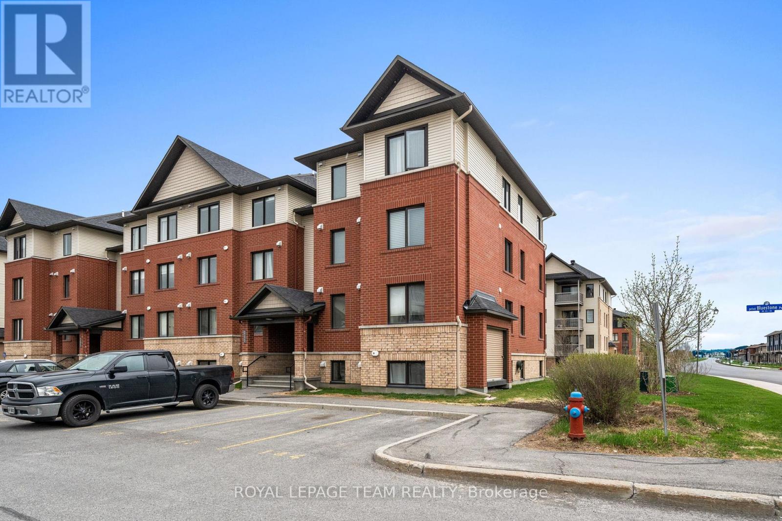 6 - 215 Bluestone Private