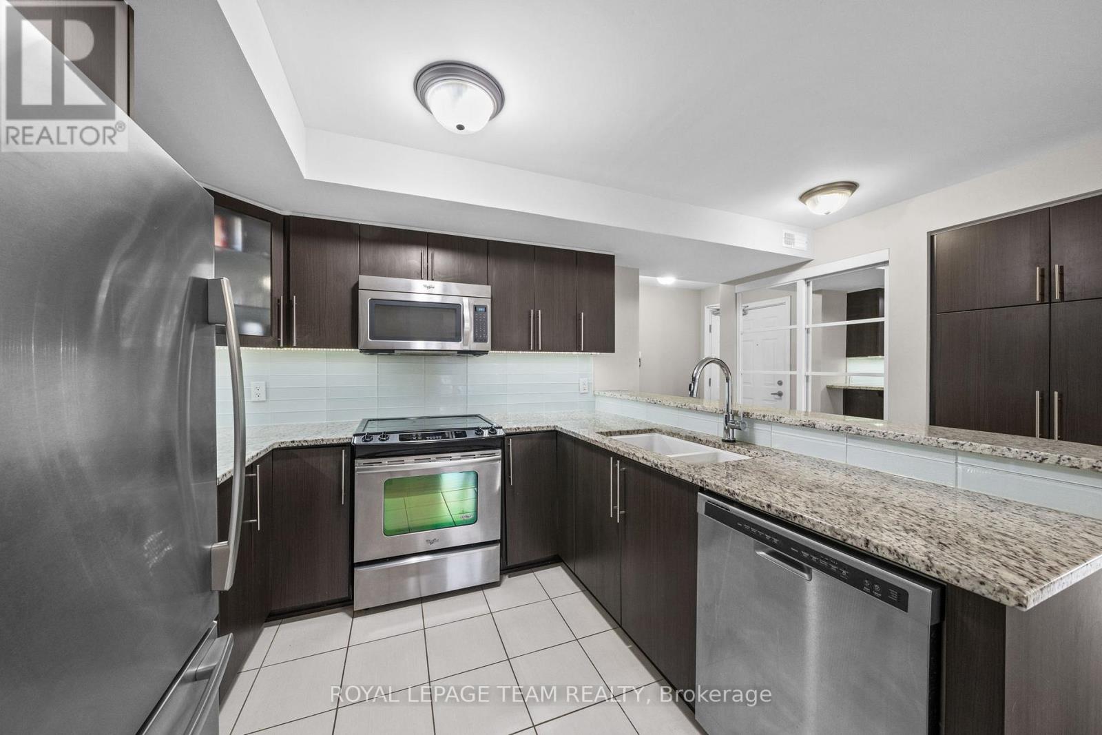 6 - 215 Bluestone Private