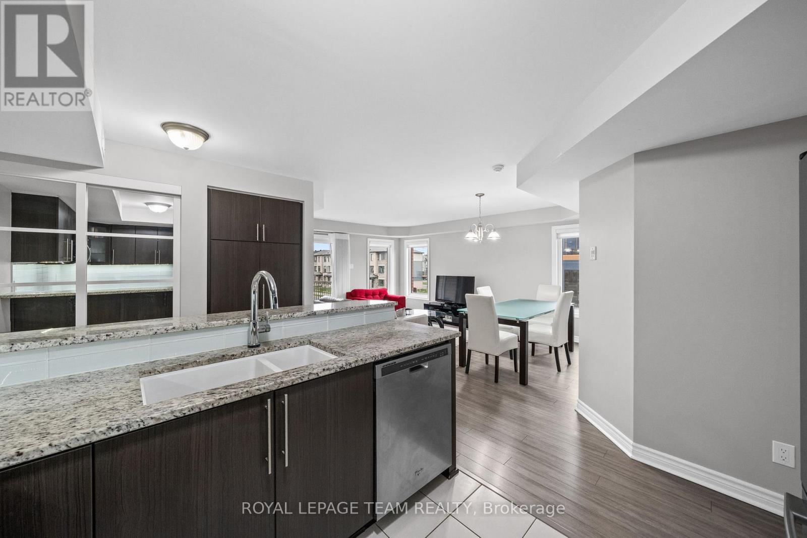 6 - 215 Bluestone Private