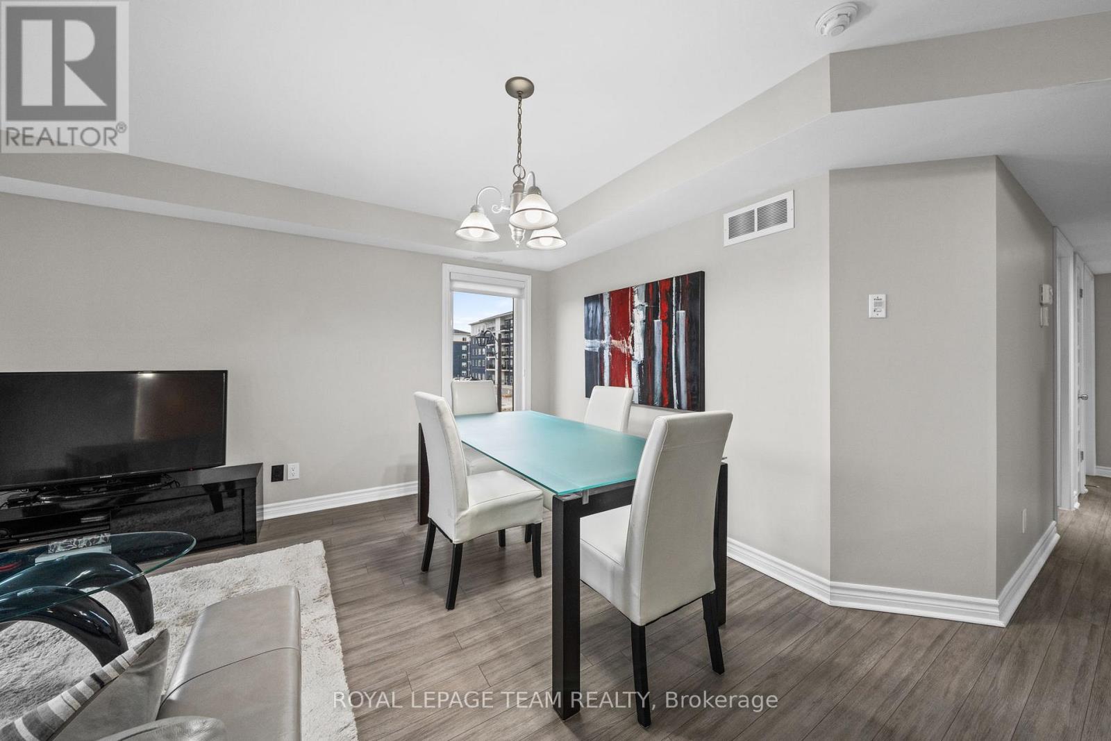 6 - 215 Bluestone Private