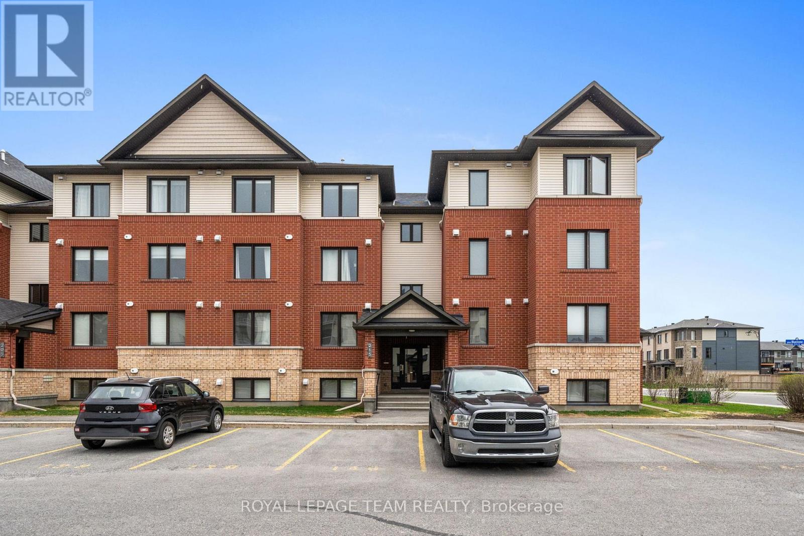 6 - 215 Bluestone Private