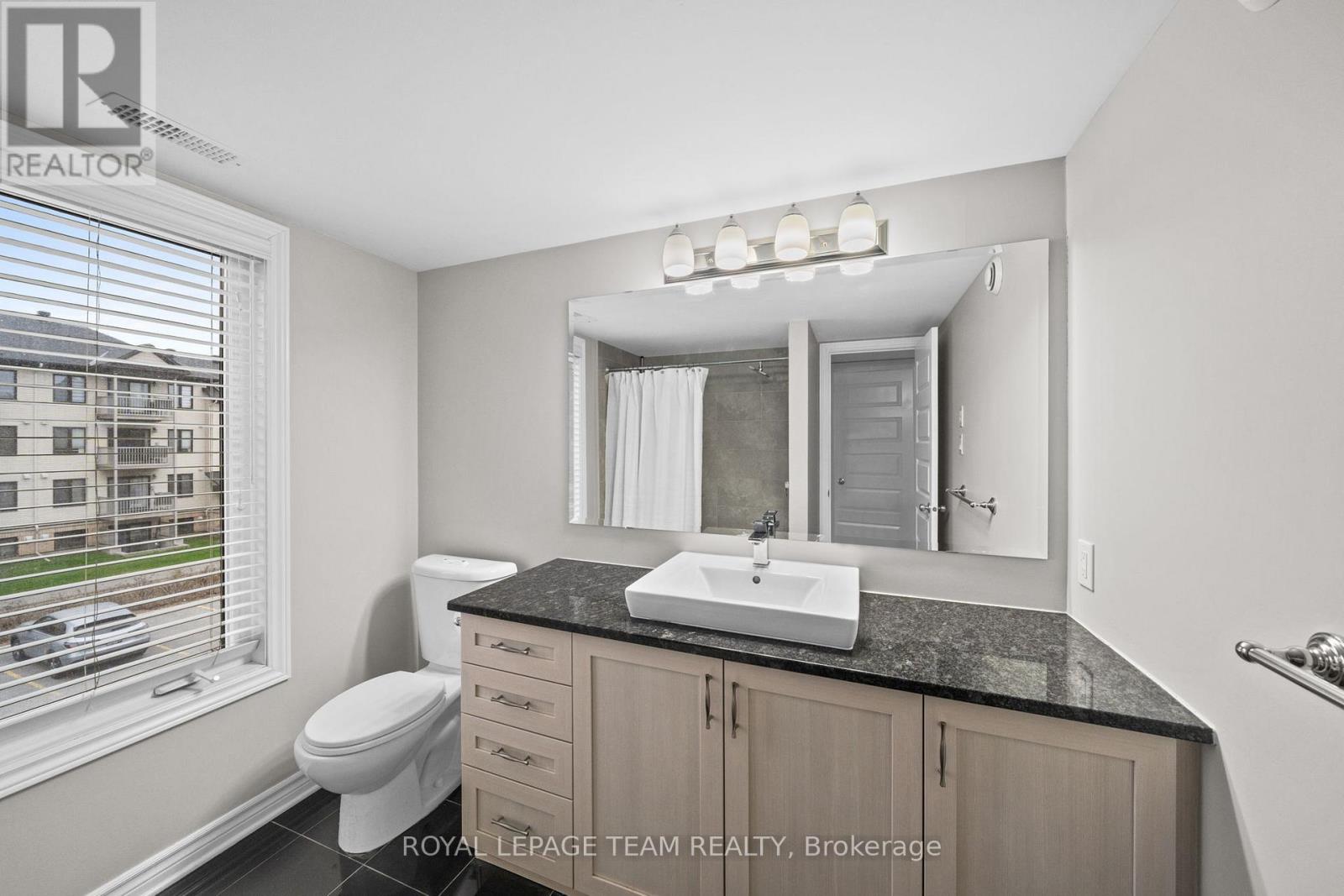 6 - 215 Bluestone Private