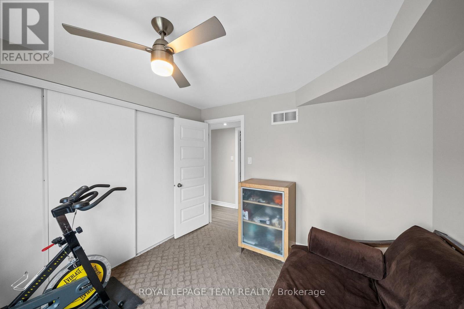 6 - 215 Bluestone Private