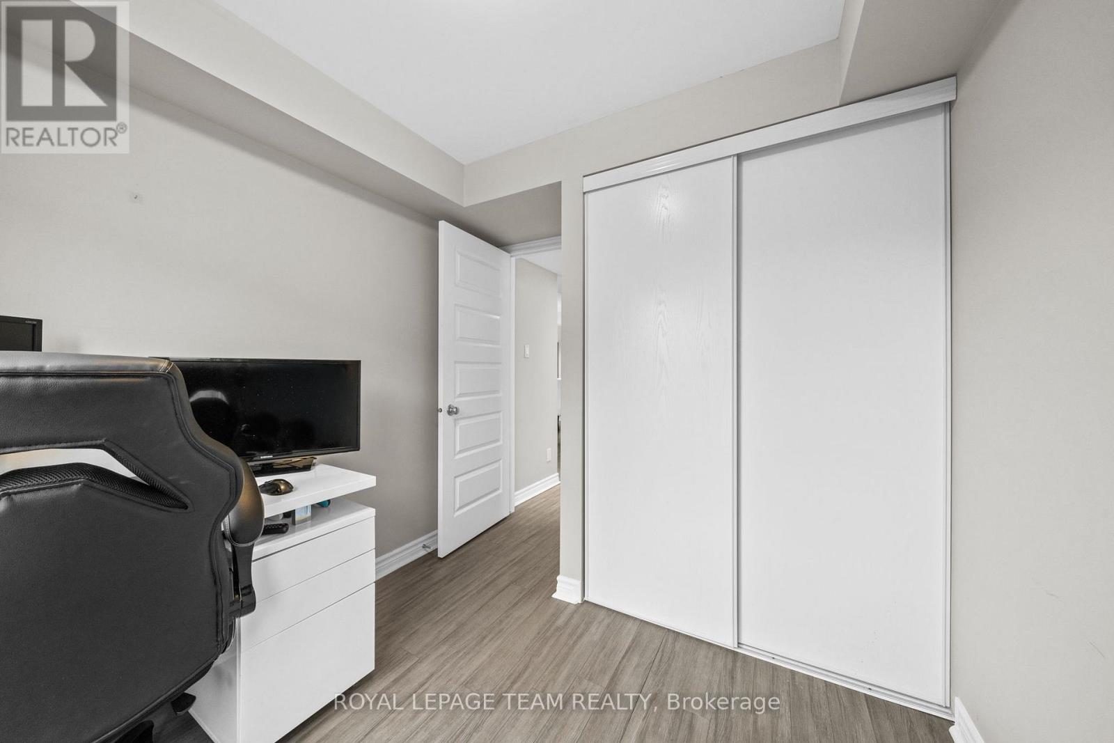 6 - 215 Bluestone Private