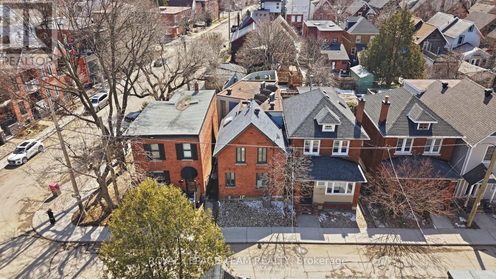8 Lewis Street