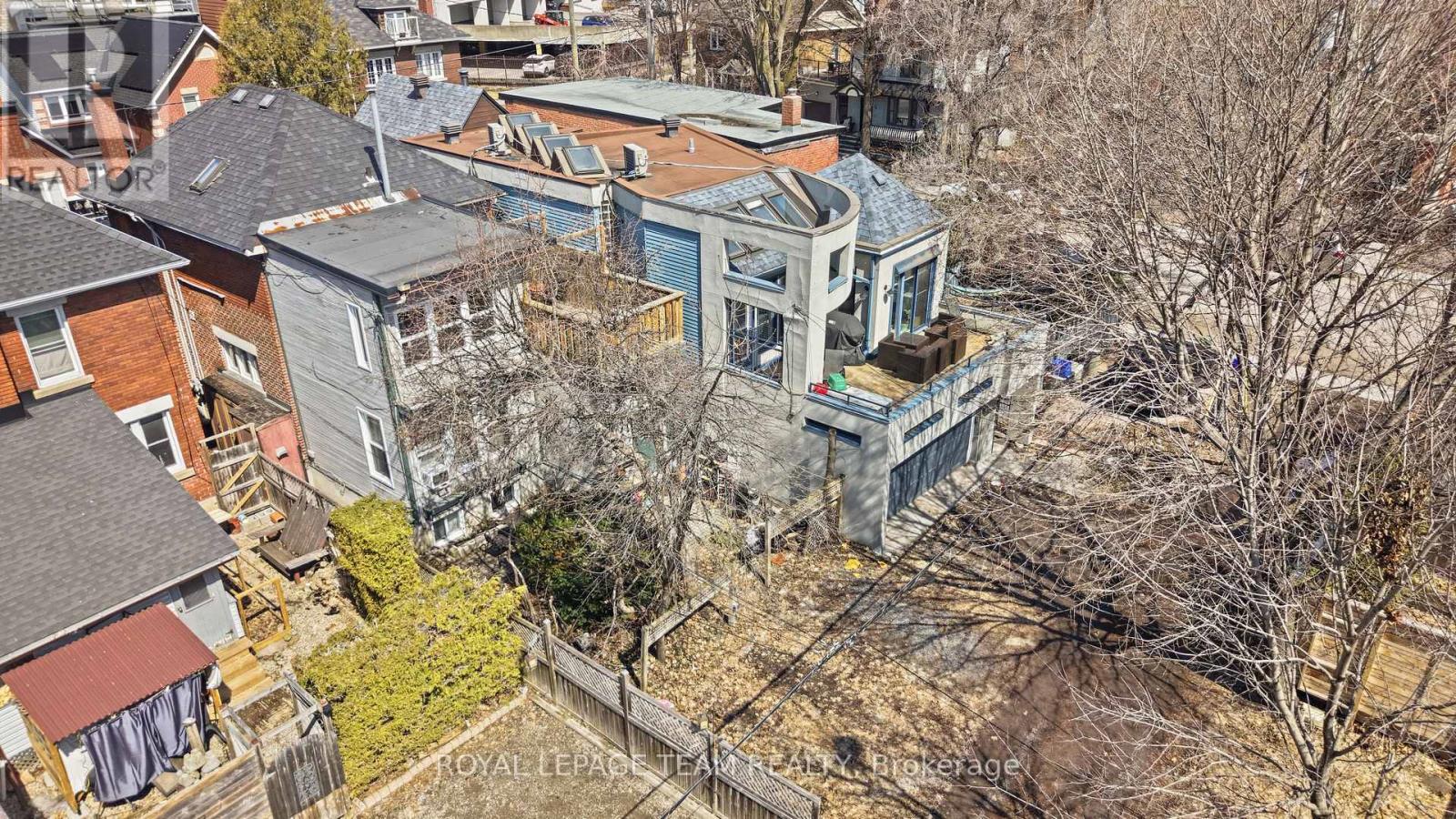 8 Lewis Street