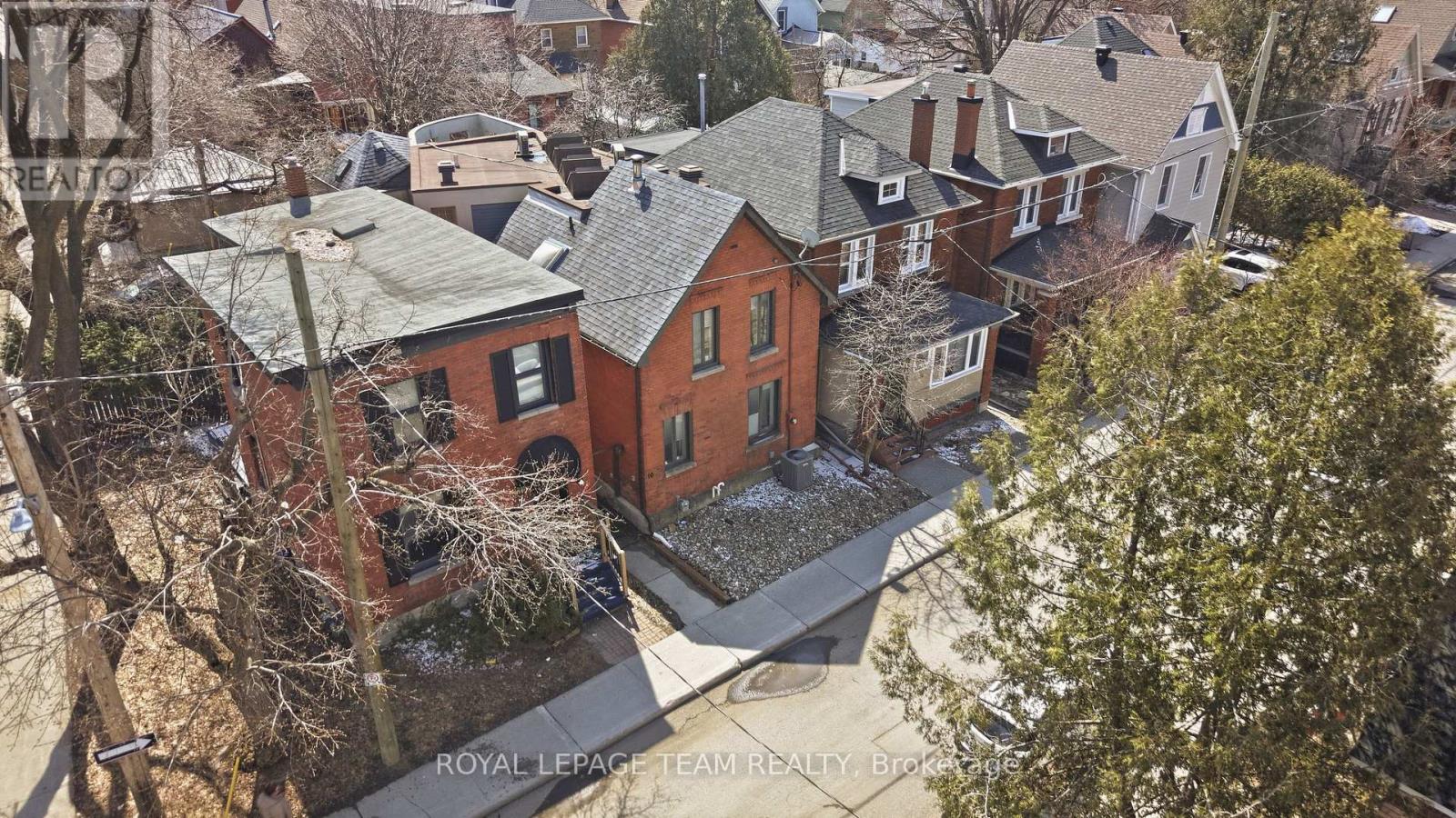 8 Lewis Street