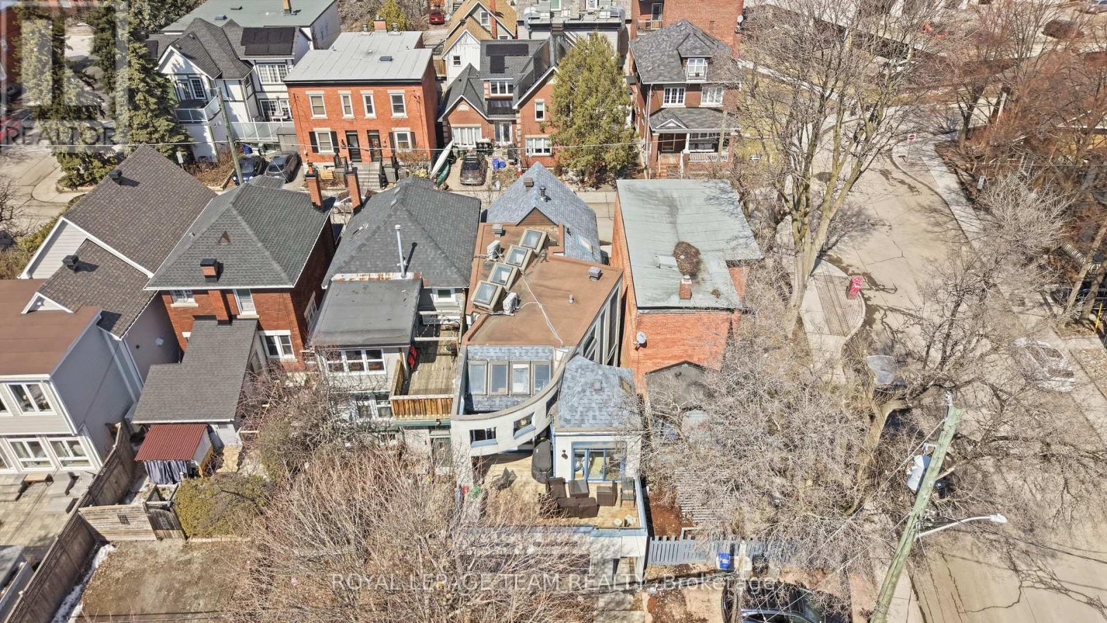 10 Lewis Street