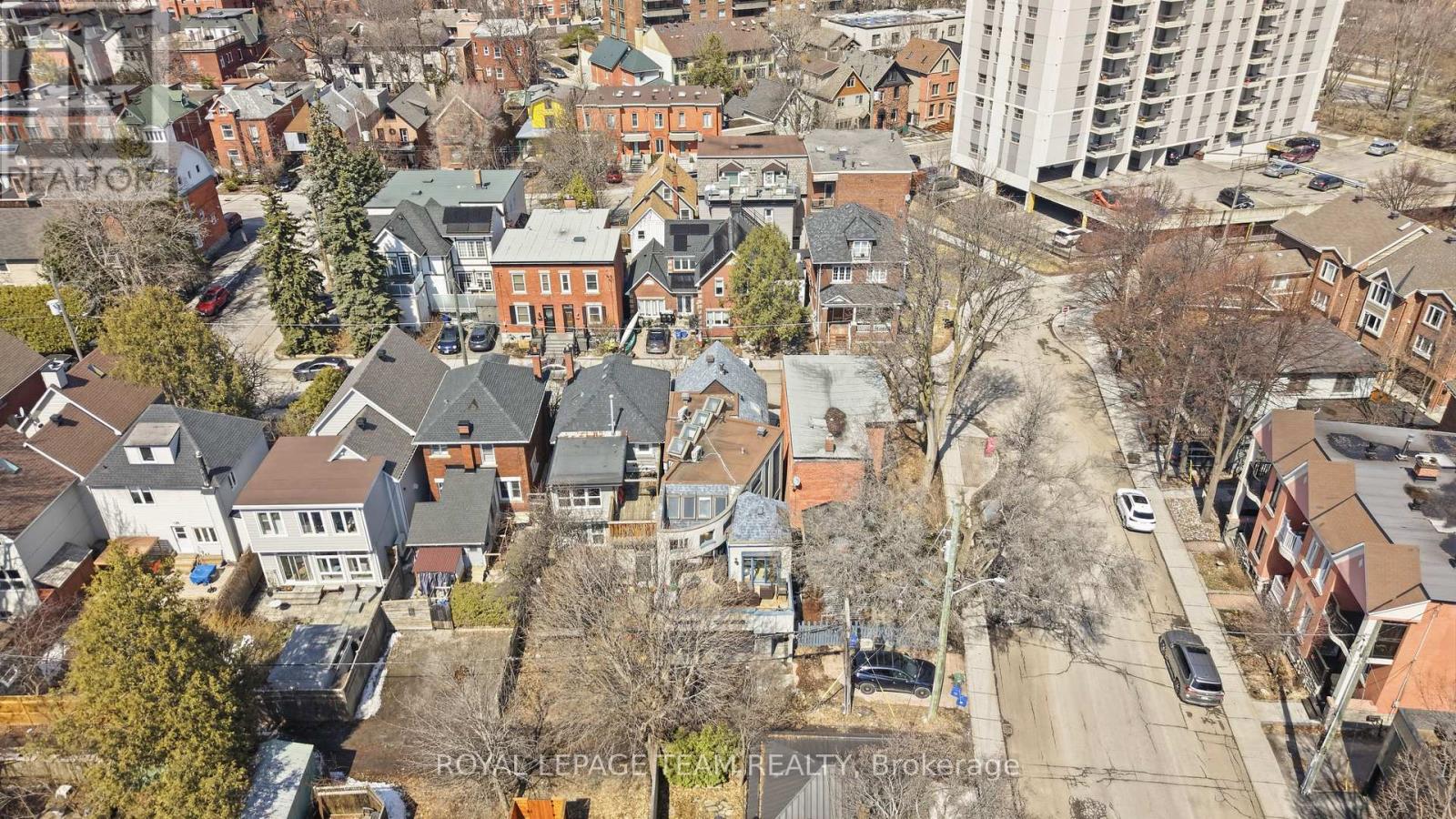 10 Lewis Street