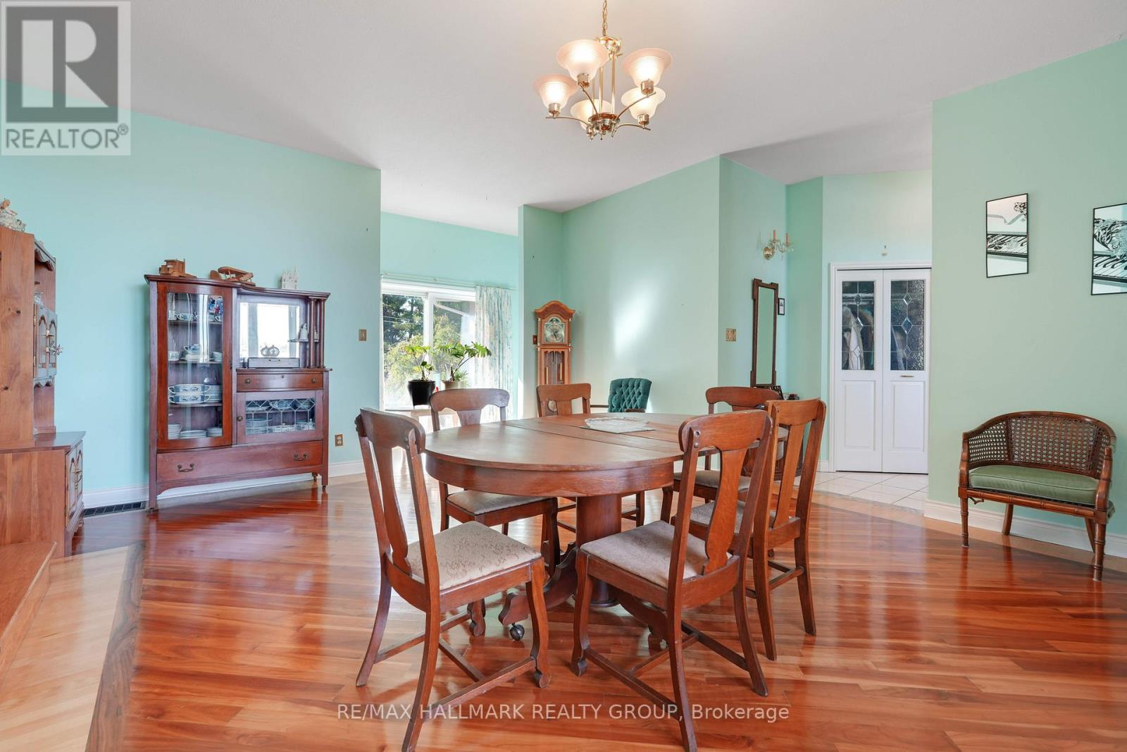 5758 Third Line Road N