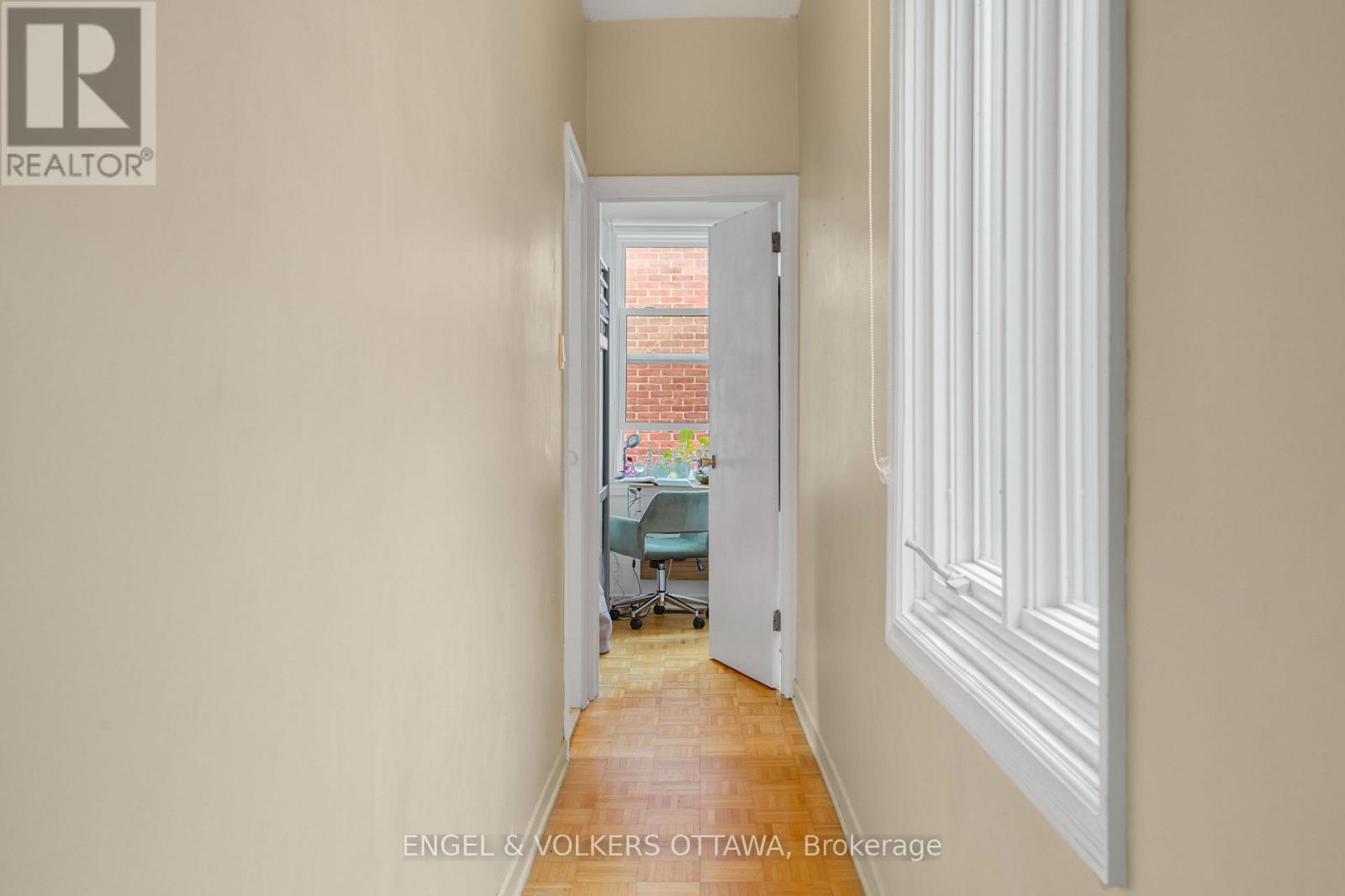 293 Somerset Street E