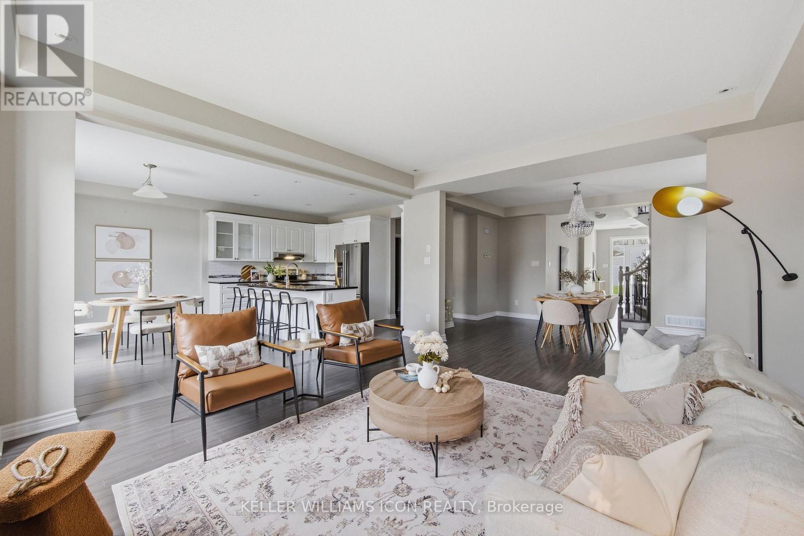 3379 Woodroffe Avenue