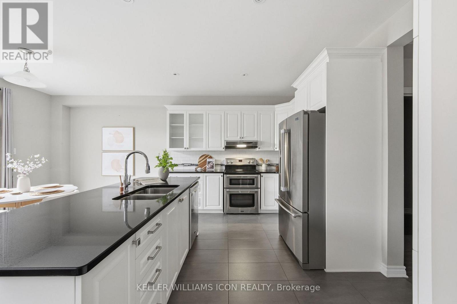 3379 Woodroffe Avenue