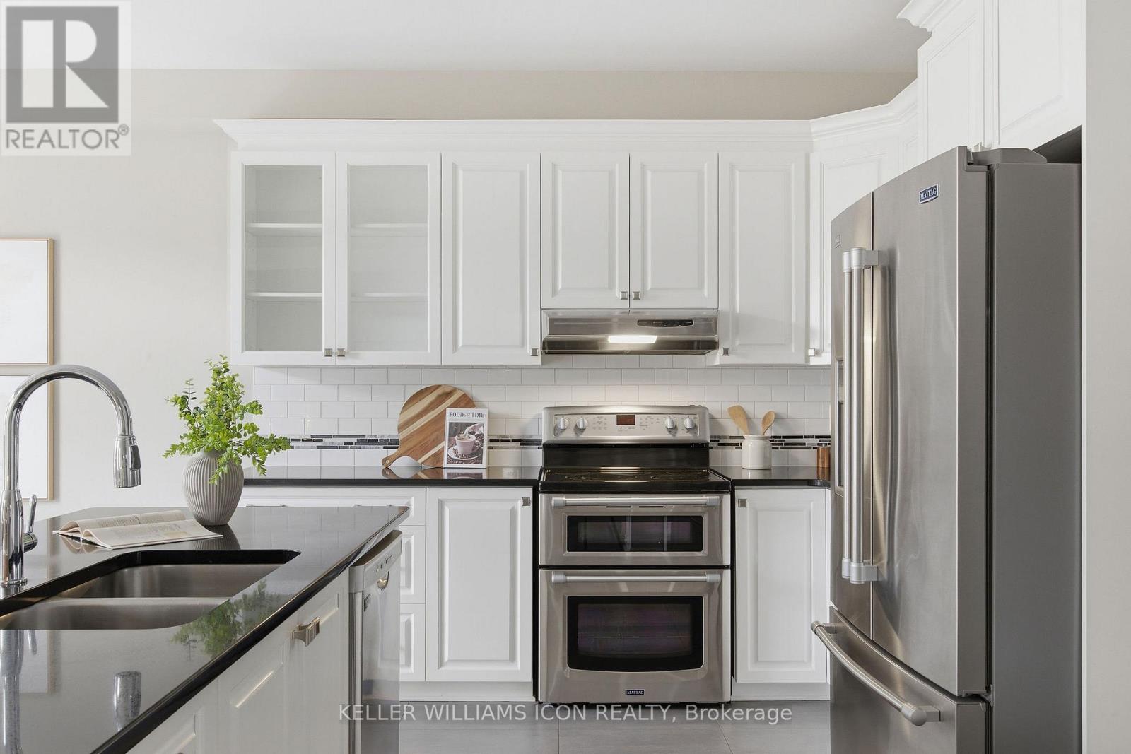 3379 Woodroffe Avenue