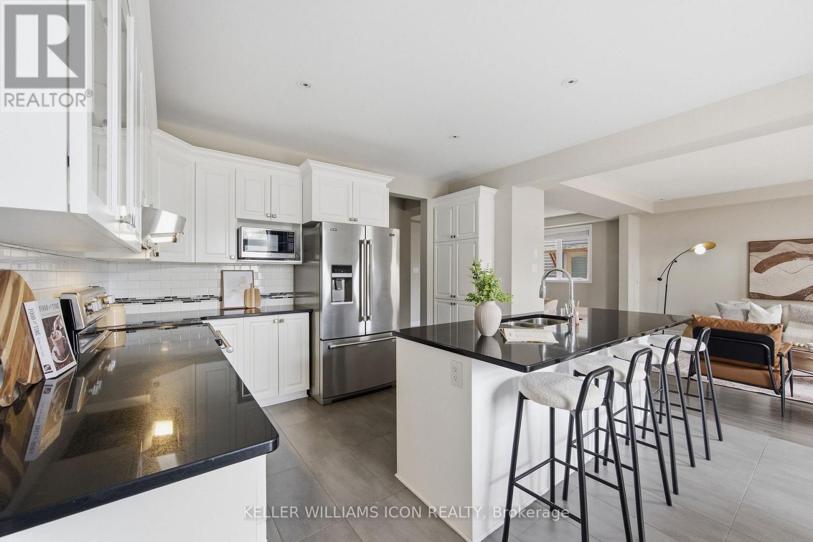3379 Woodroffe Avenue