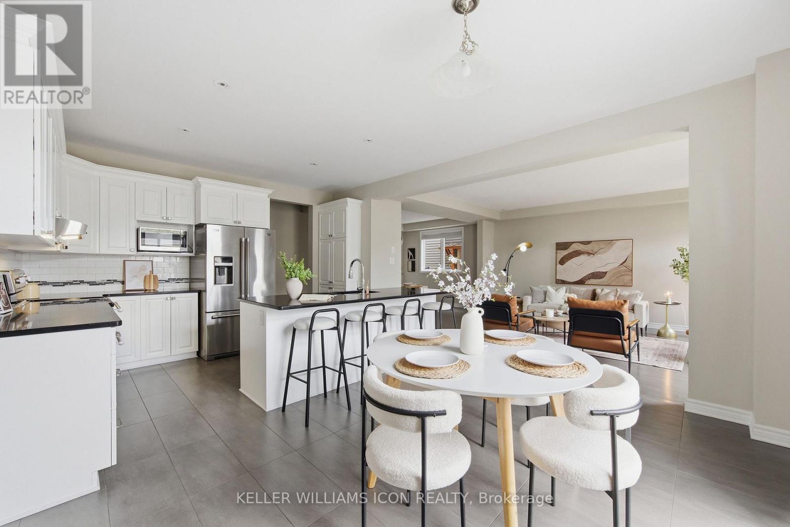 3379 Woodroffe Avenue