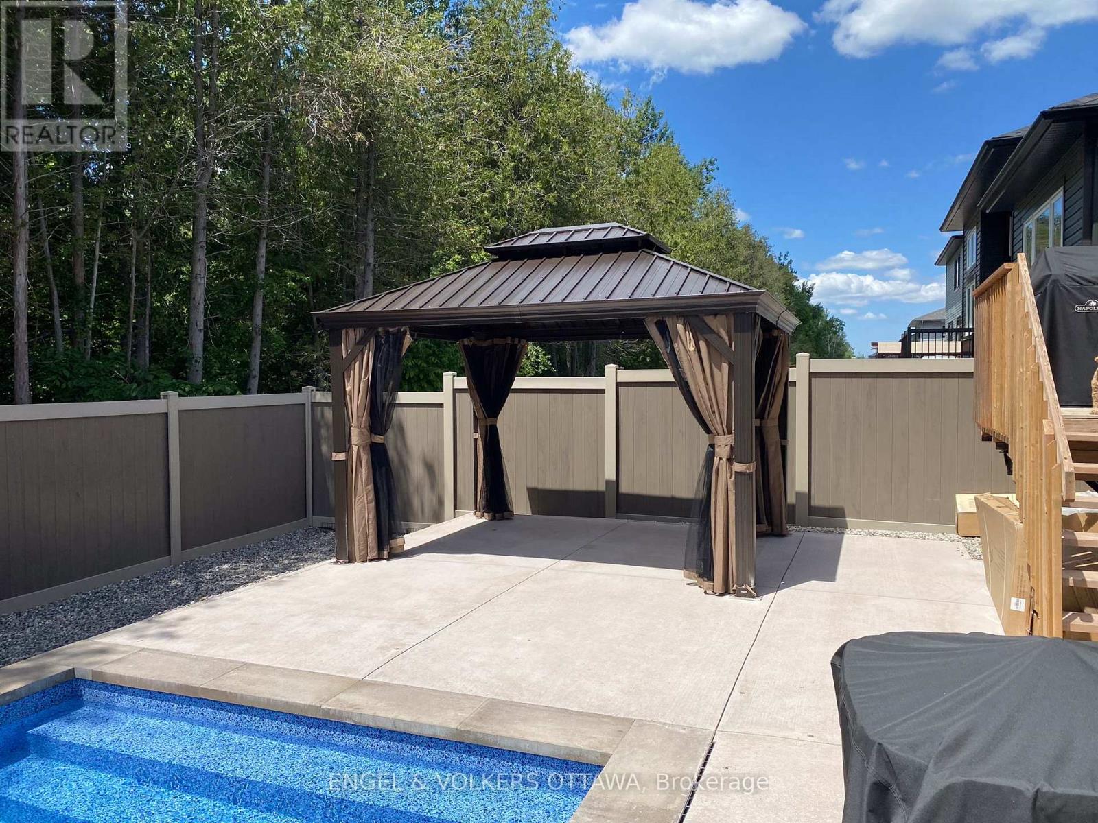 221 Blackhorse Drive