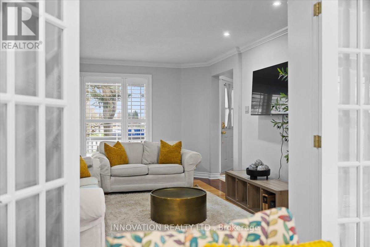 32 Weybridge Drive