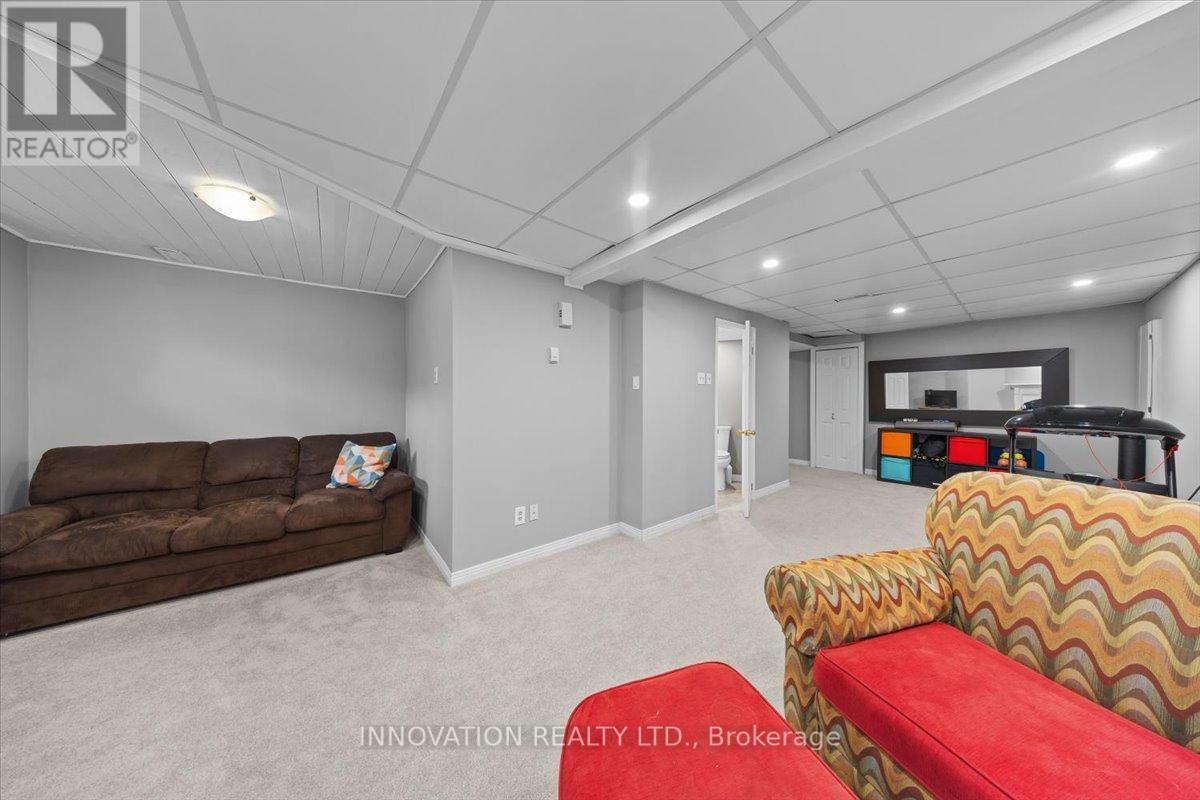 32 Weybridge Drive