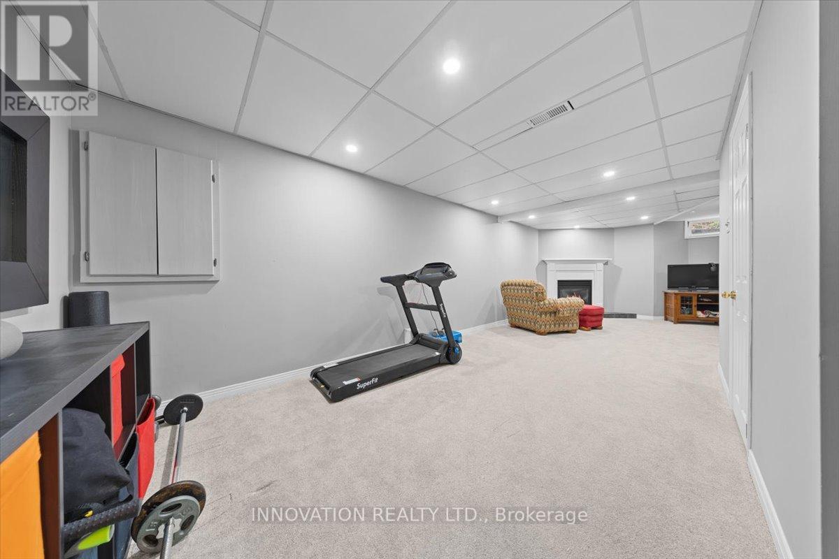 32 Weybridge Drive