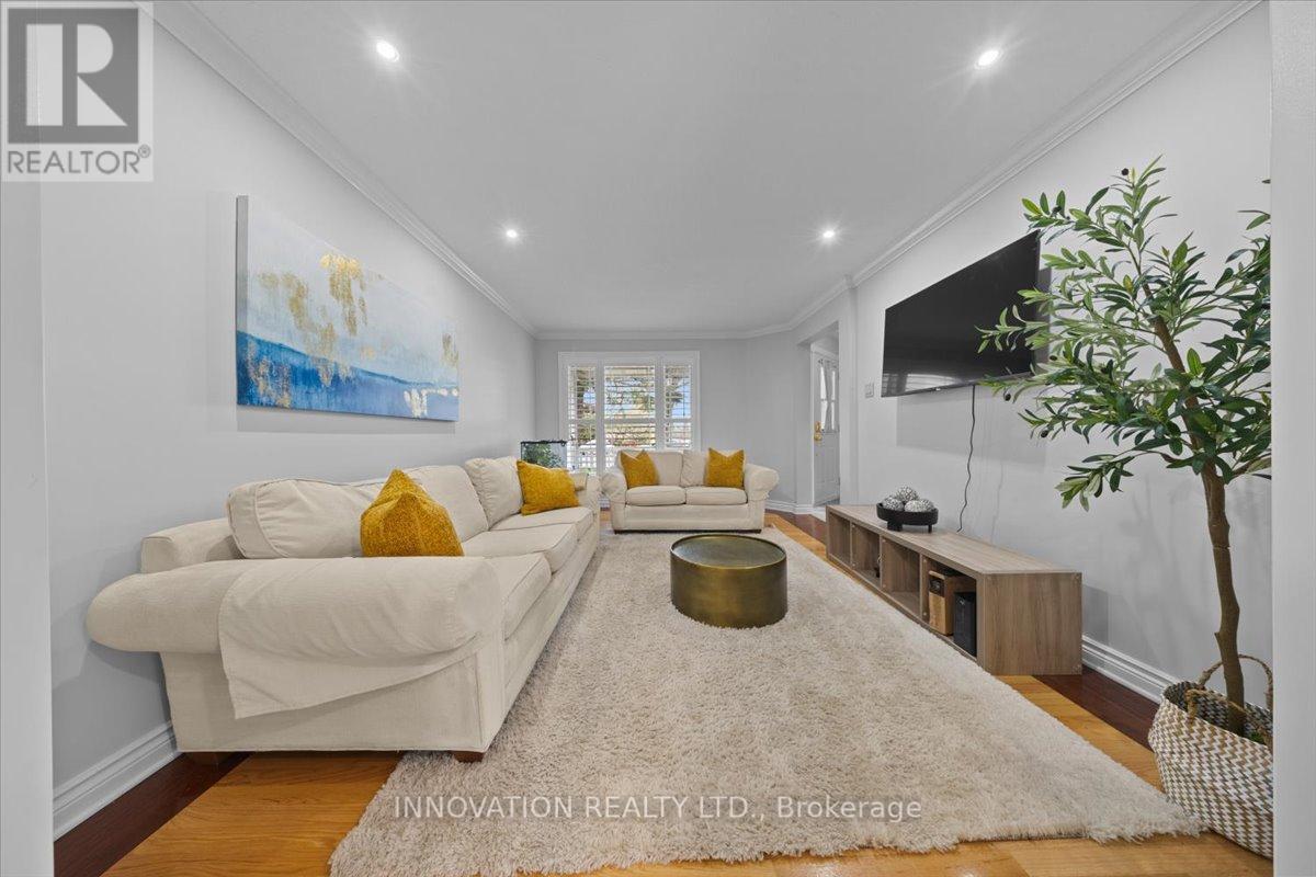 32 Weybridge Drive