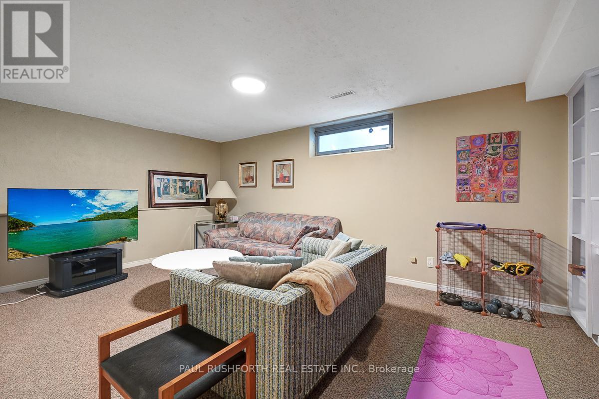 10 Cosburn Avenue