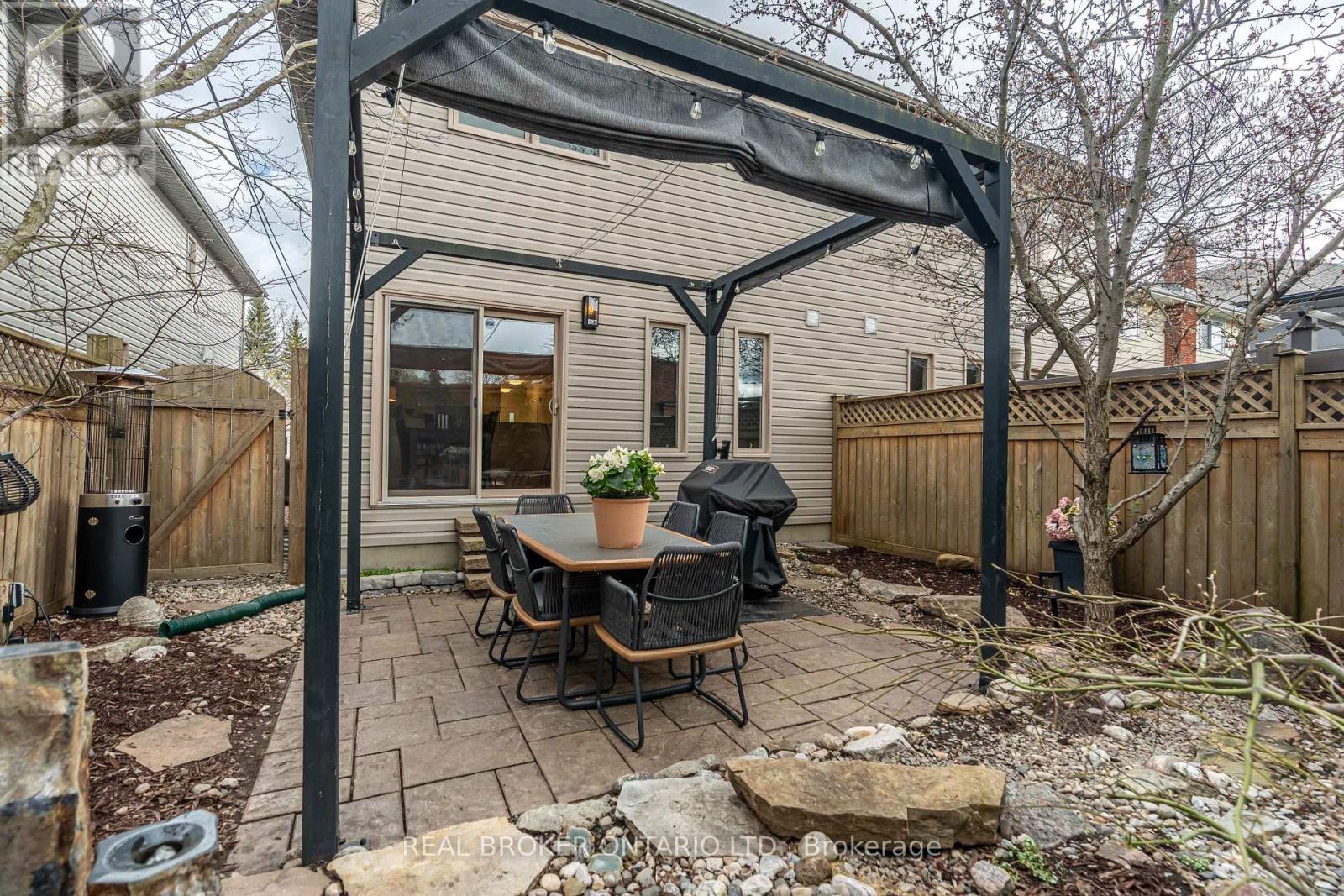 279 Currell Avenue