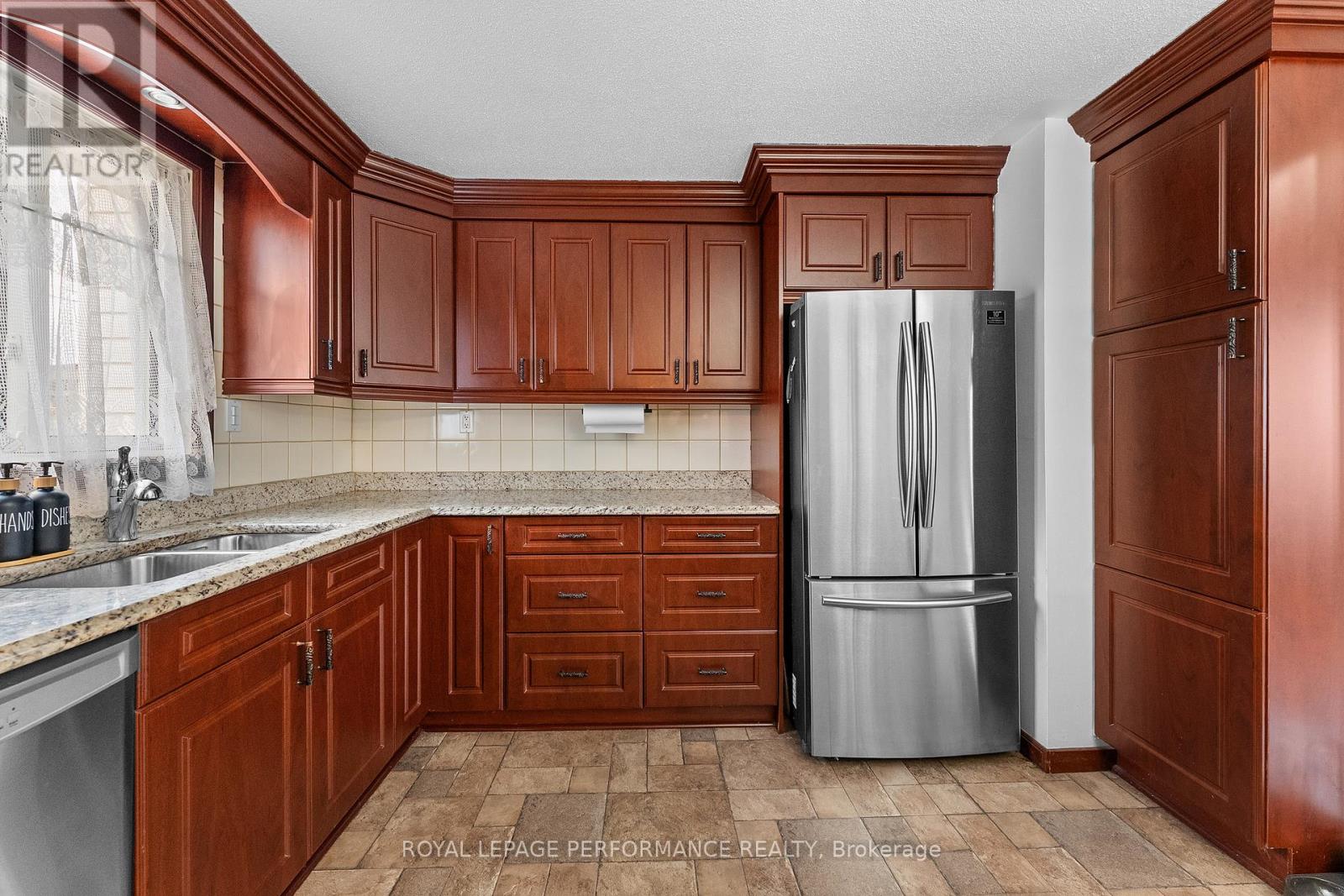 420 Hatfield Crescent