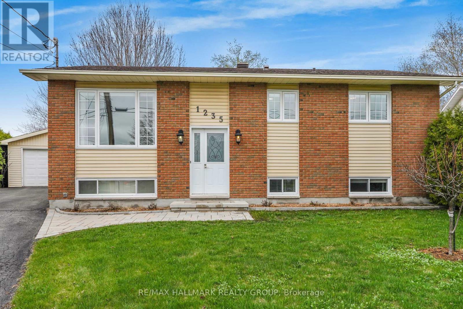 1235 Campeau Crescent