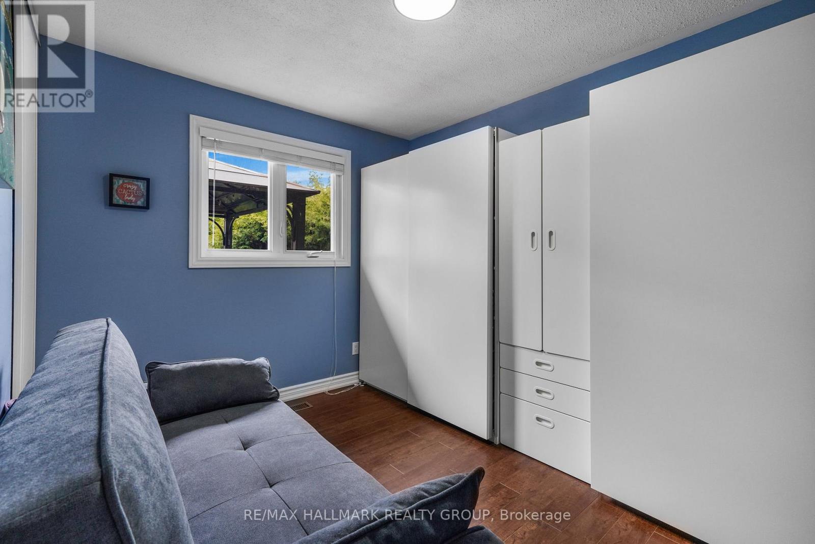 1235 Campeau Crescent