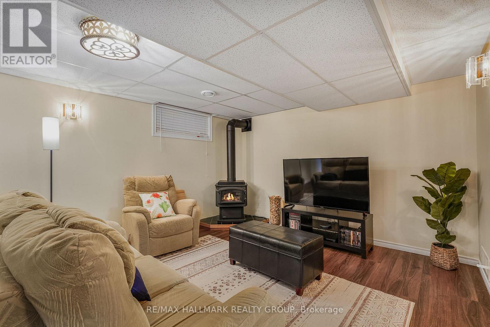 1235 Campeau Crescent