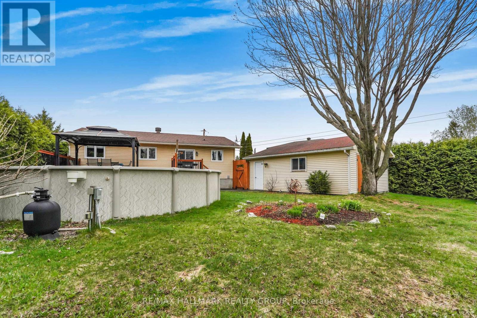 1235 Campeau Crescent