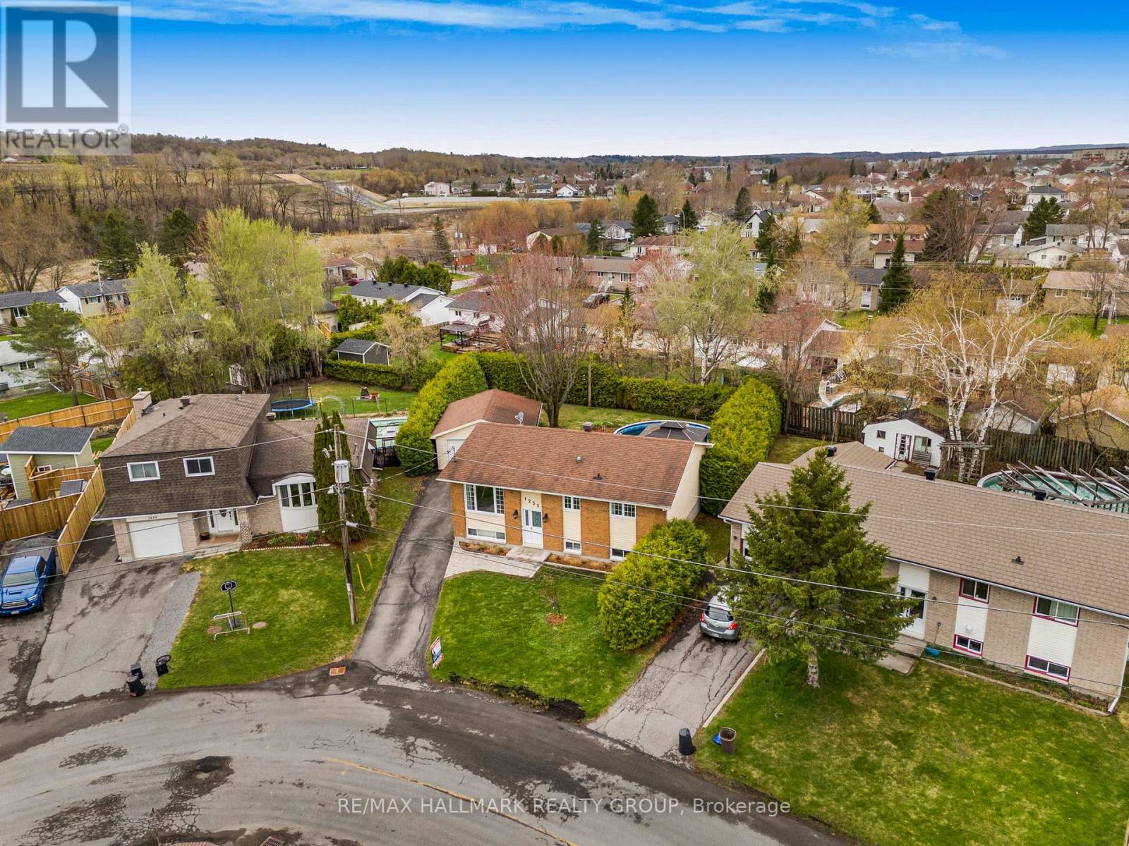 1235 Campeau Crescent