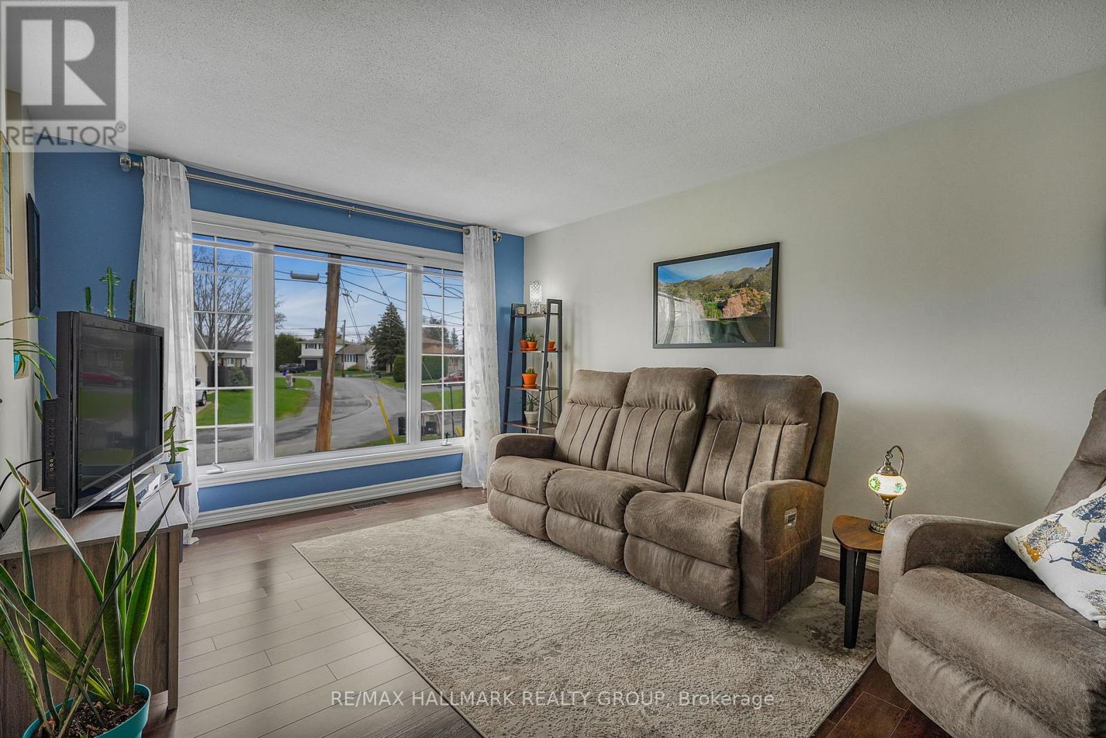 1235 Campeau Crescent