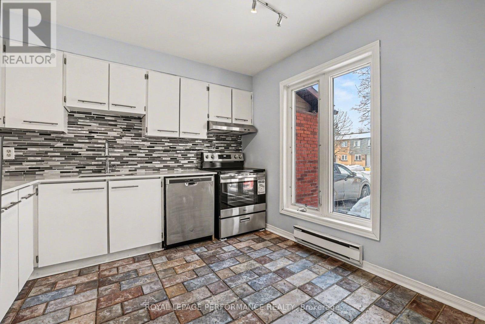 1367 Cedarcroft Crescent