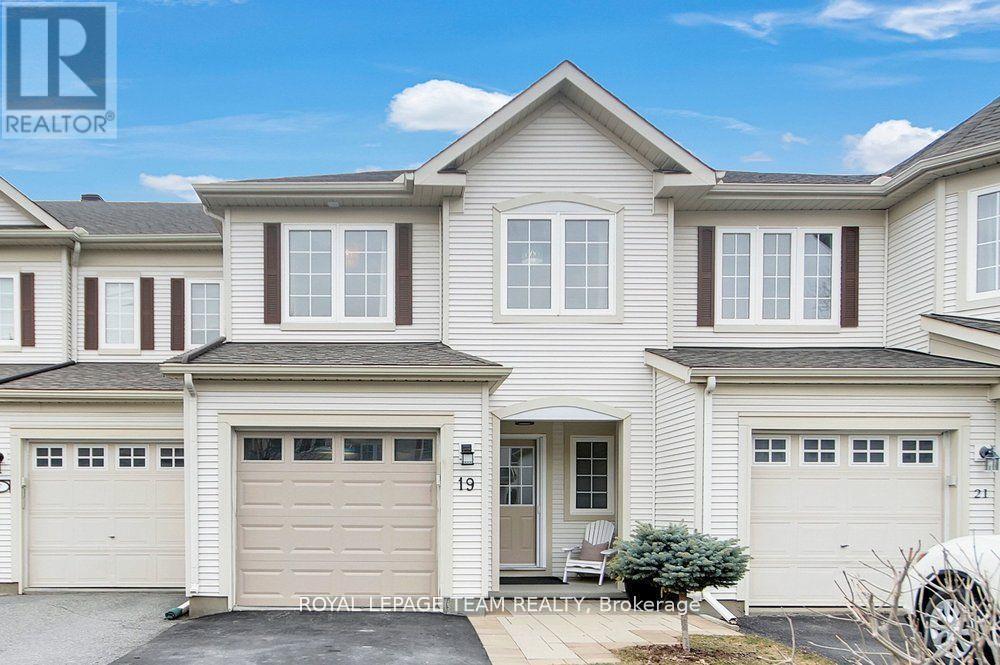 19 Fieldberry Private