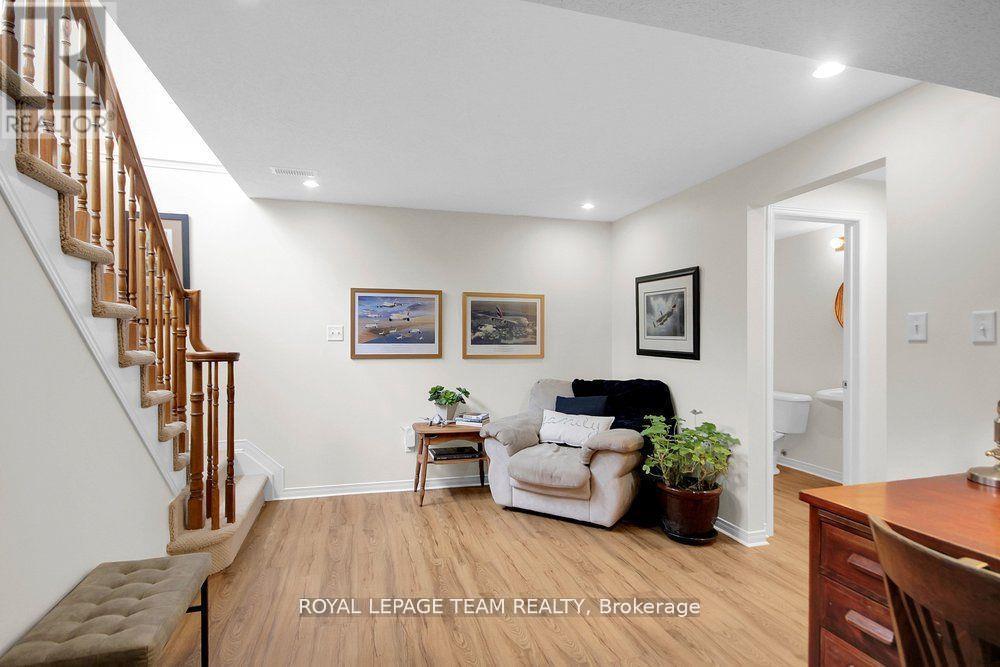19 Fieldberry Private