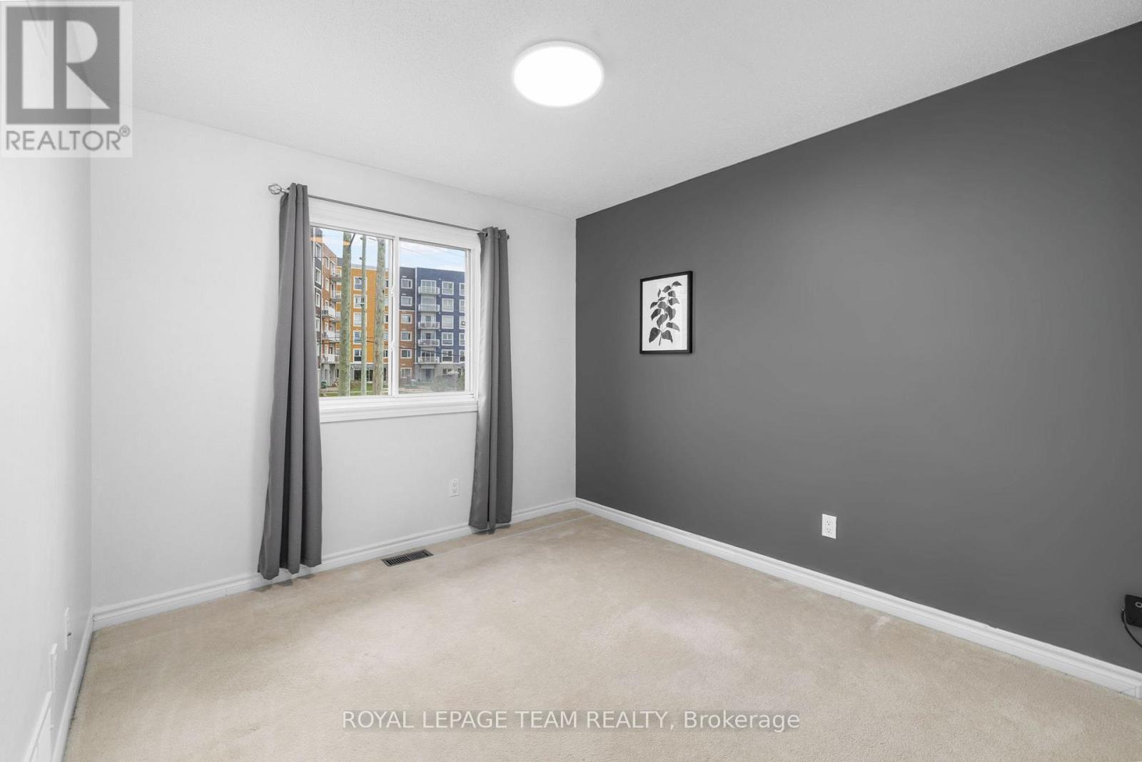 189 Gray Crescent