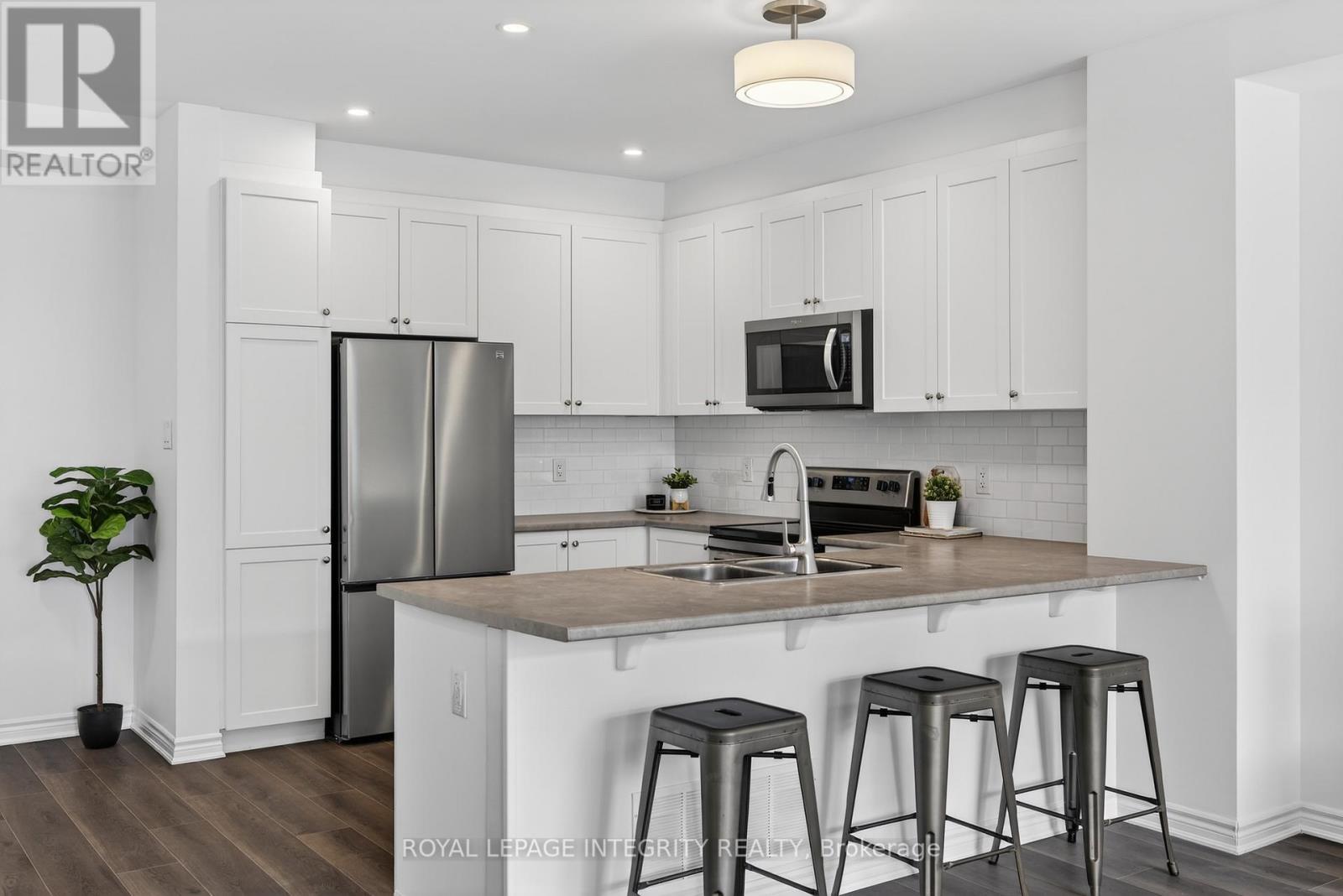 21 Caspian Row
