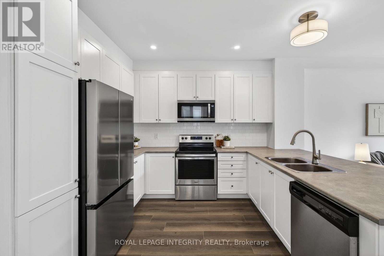 21 Caspian Row
