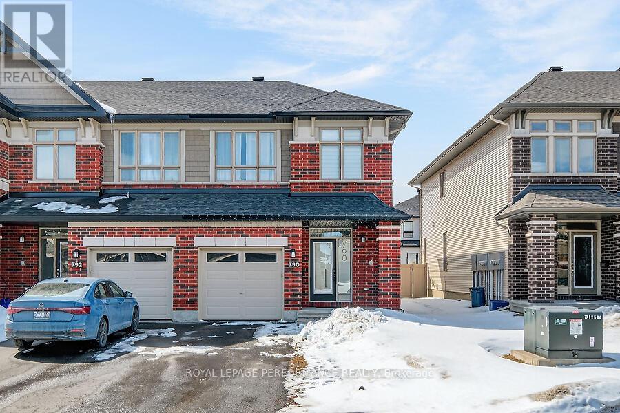 790 Cairn Cres Crescent E
