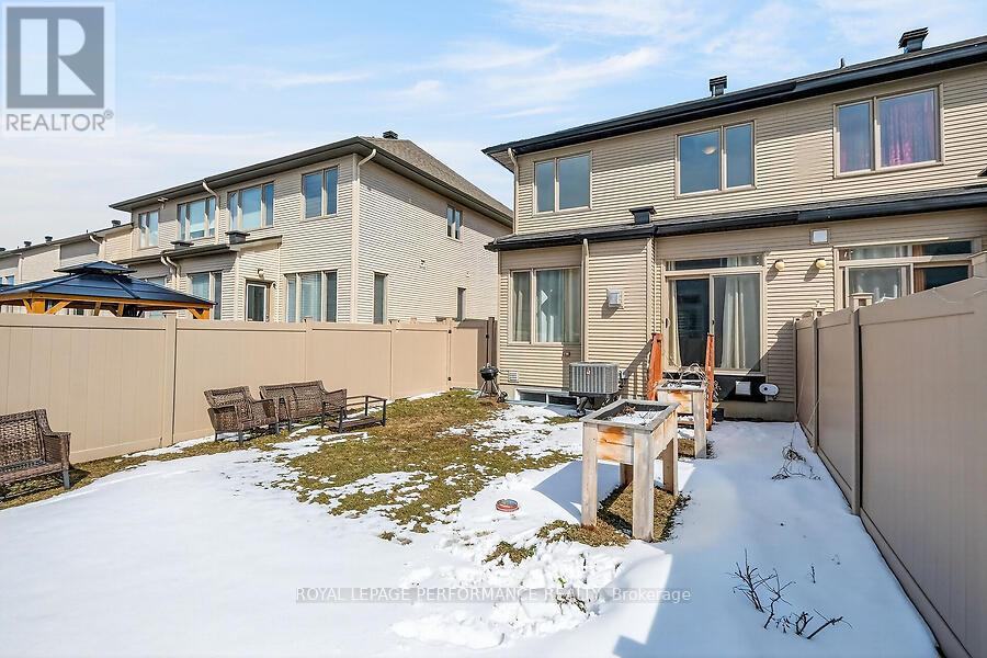 790 Cairn Cres Crescent E
