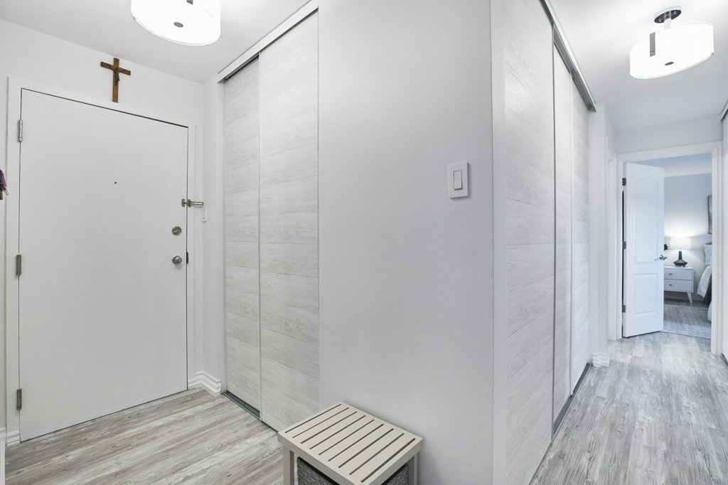 214 Viewmount Drive, Unit 417