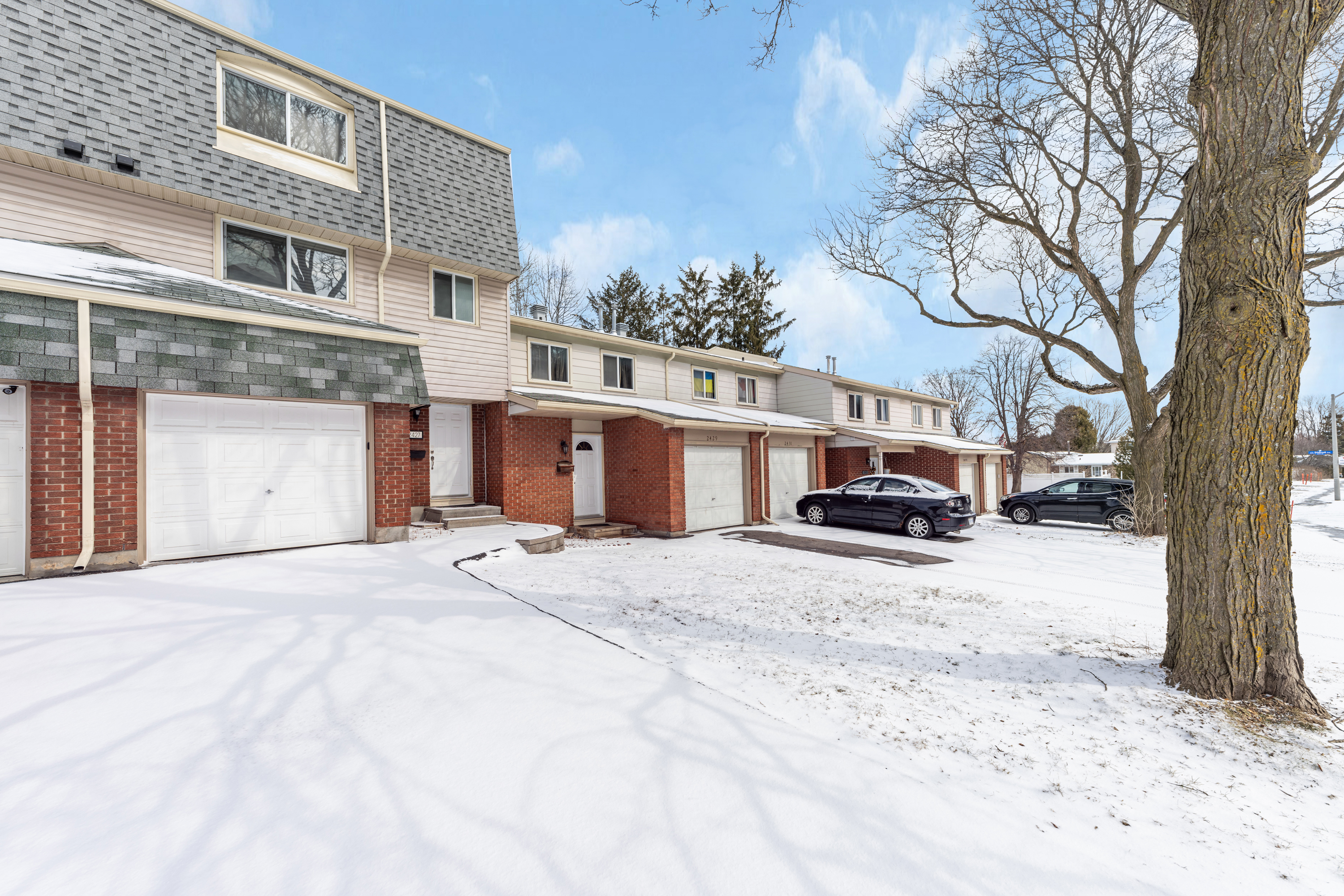 2427 Southvale Crescent
