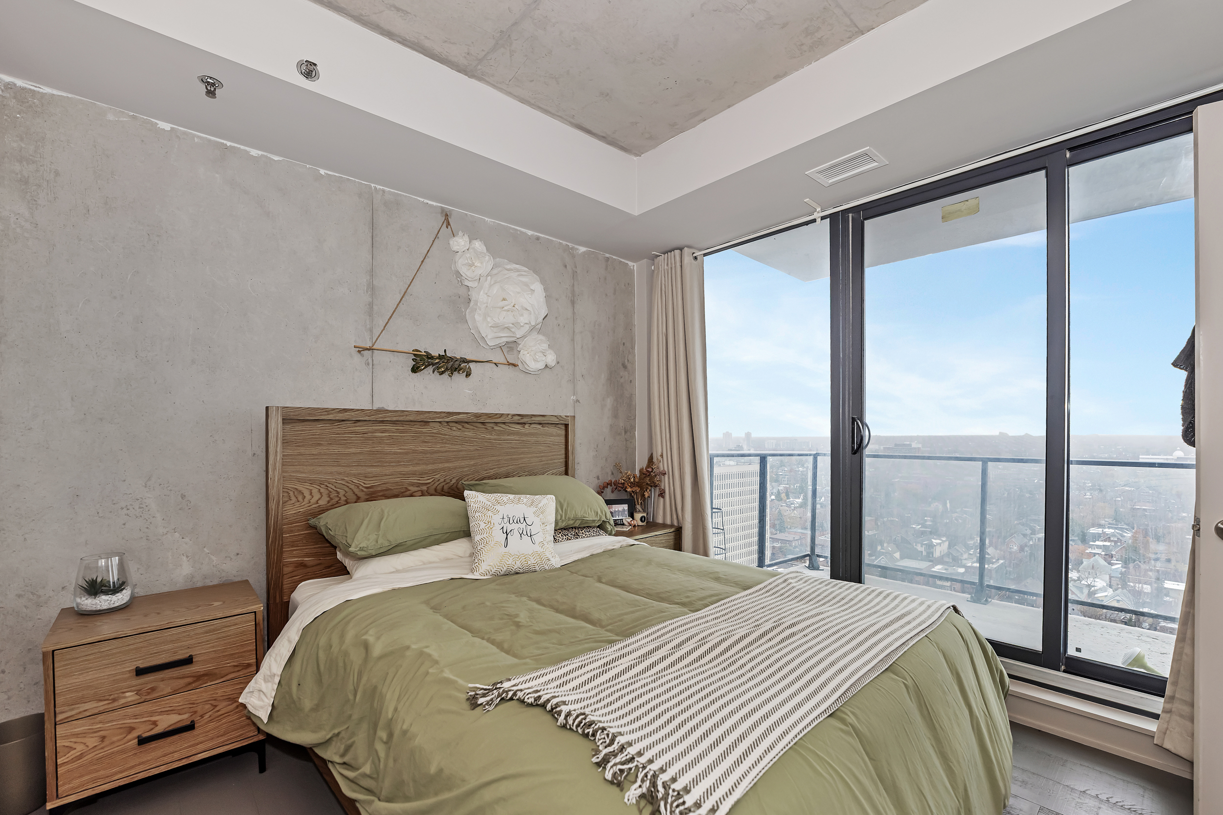 1803 - 203 Catherine Street