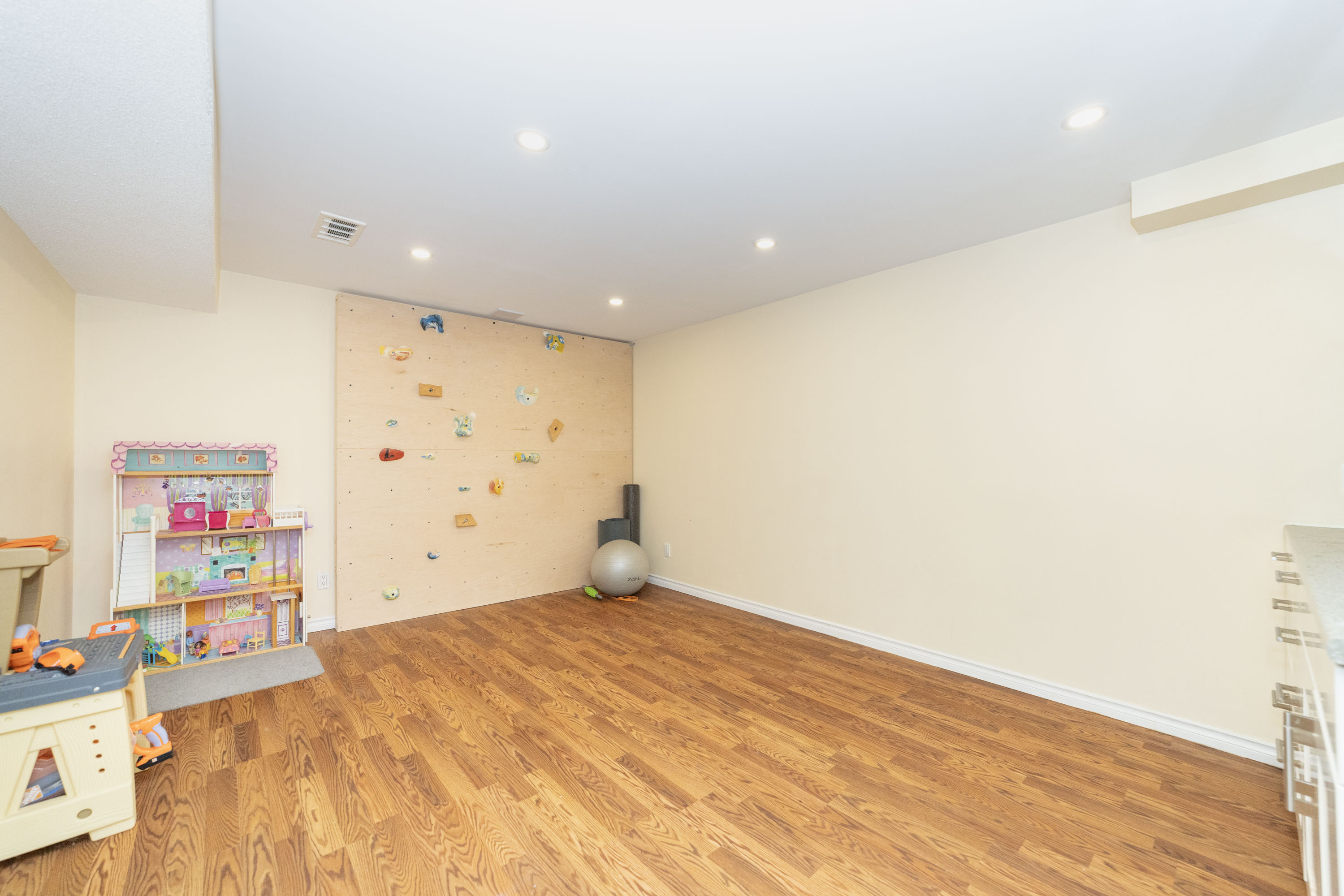 258 Cityview Crescent
